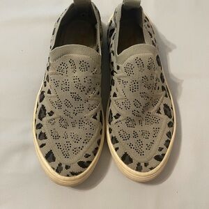 bernie mev. Cream and Black Slip-On Sneakers